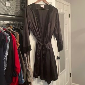 Black faux Robe size large